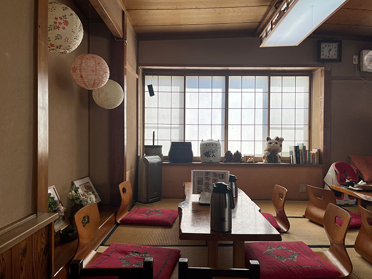 そば処 高尾亭　小上がり