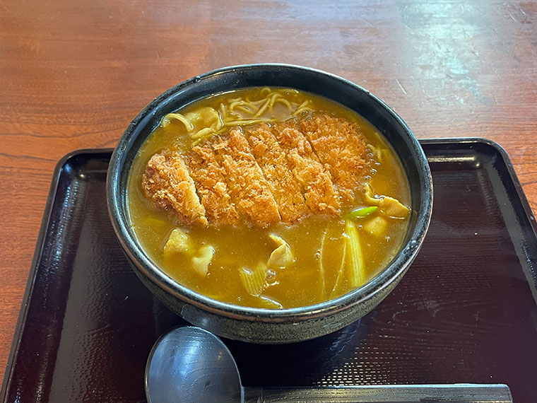 そば処 高尾亭　カレーそばカツトッピング